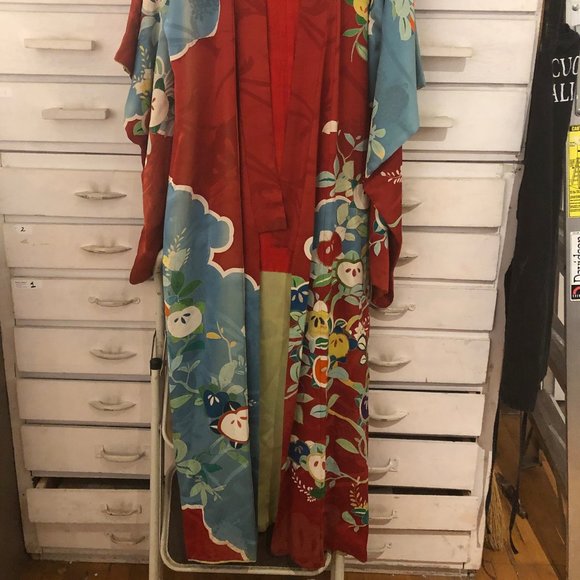 Vintage Silk Beautiful Kimono - Picture 5 of 6